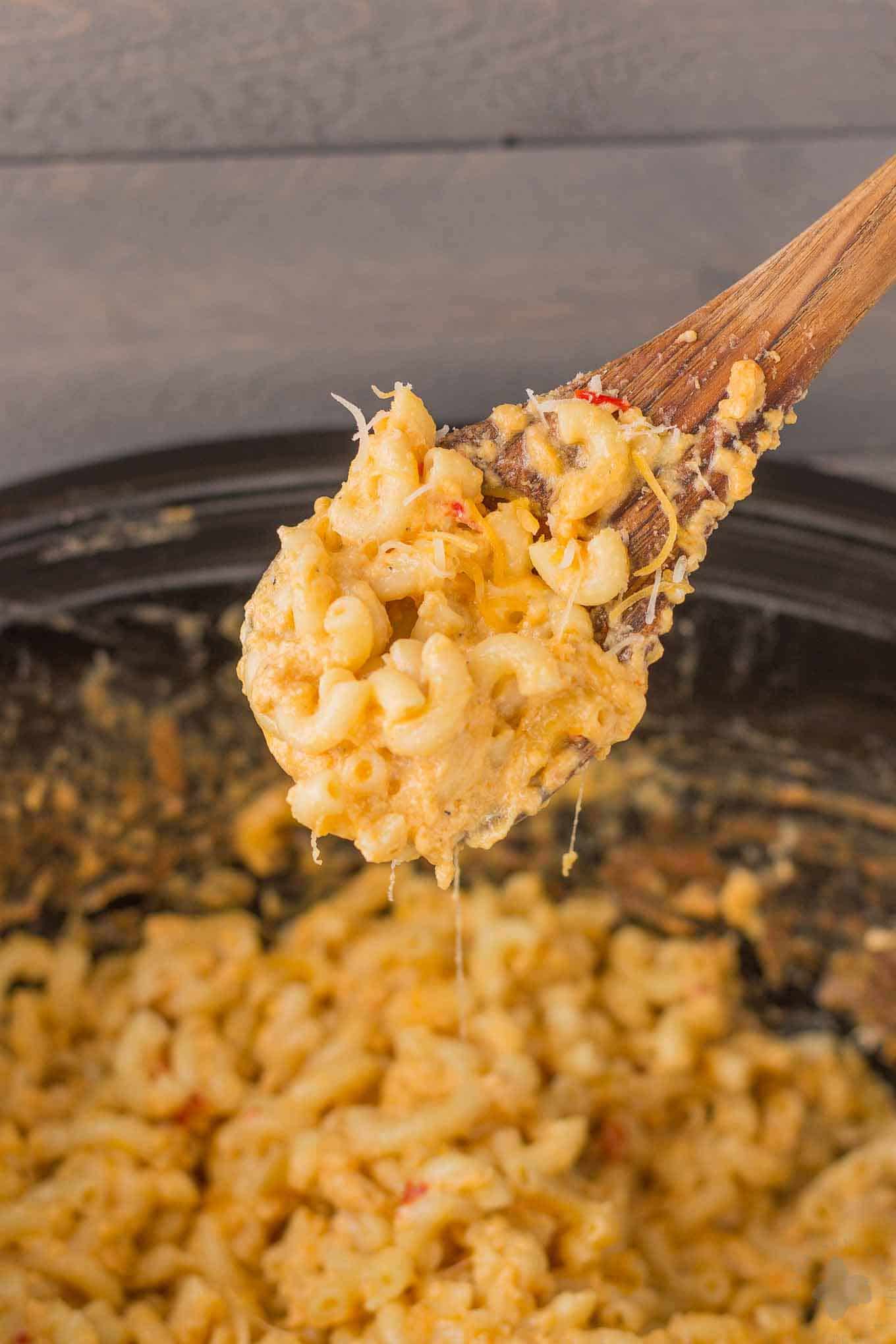 Slow Cooker Macaroni and Cheese