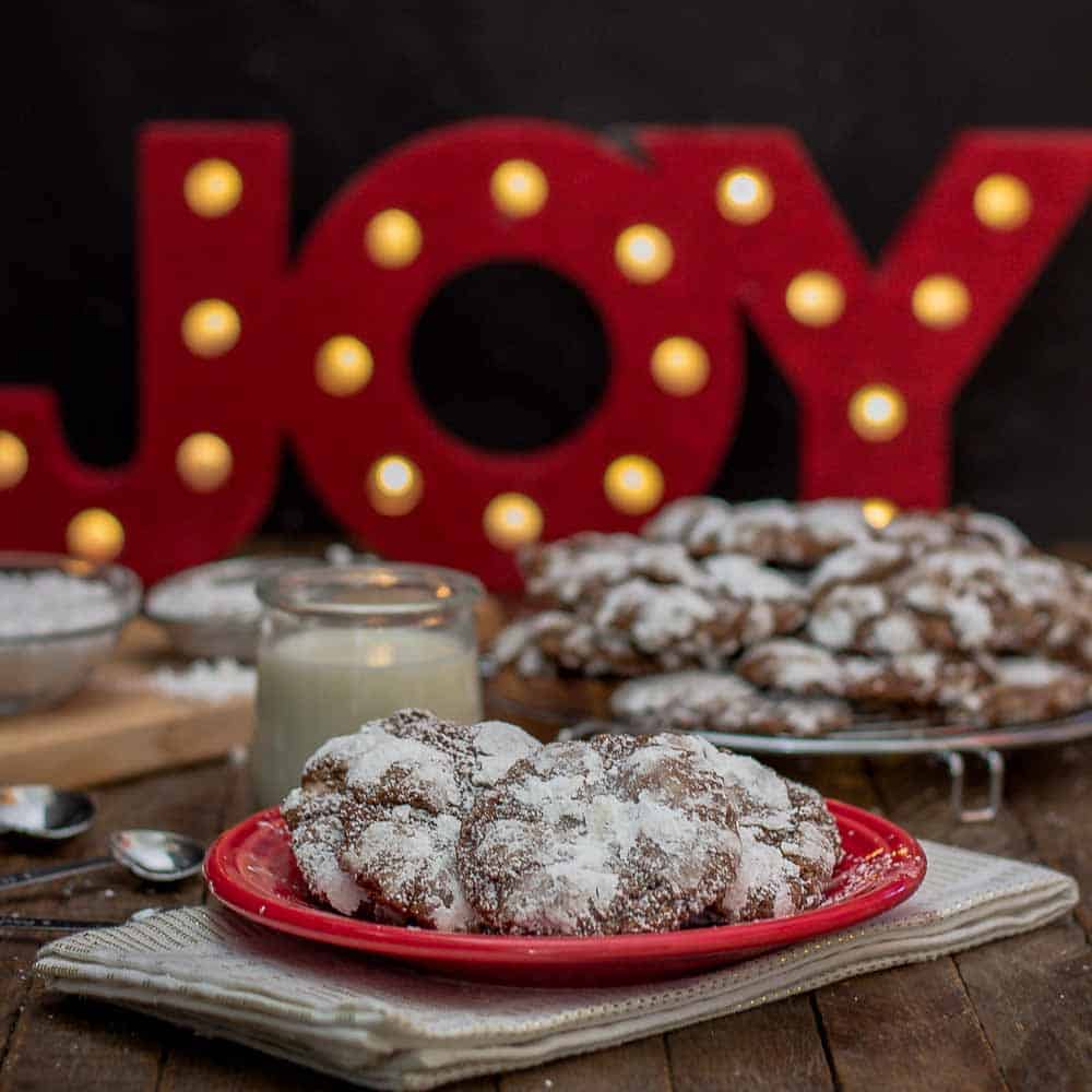 https://www.strawberryblondiekitchen.com/wp-content/uploads/2017/12/Peppermint-Crinkle-Cookies-1388-2.jpg