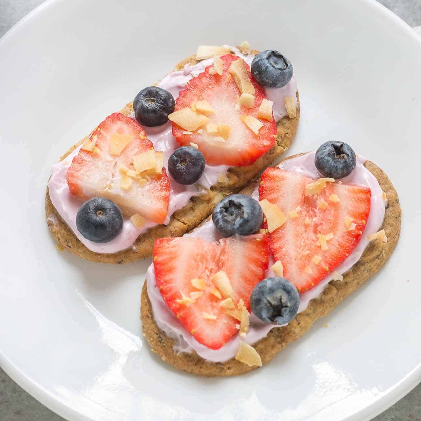 Mini Breakfast Biscuit Pizzas - Strawberry Blondie Kitchen