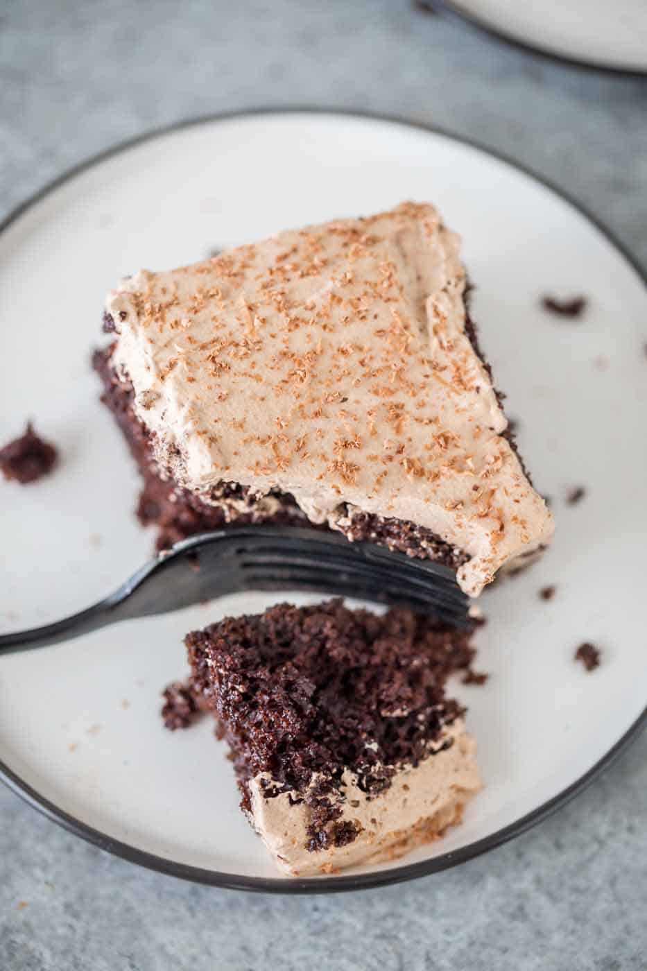 Irish Cream Poke Cake - Strawberry Blondie Kitchen