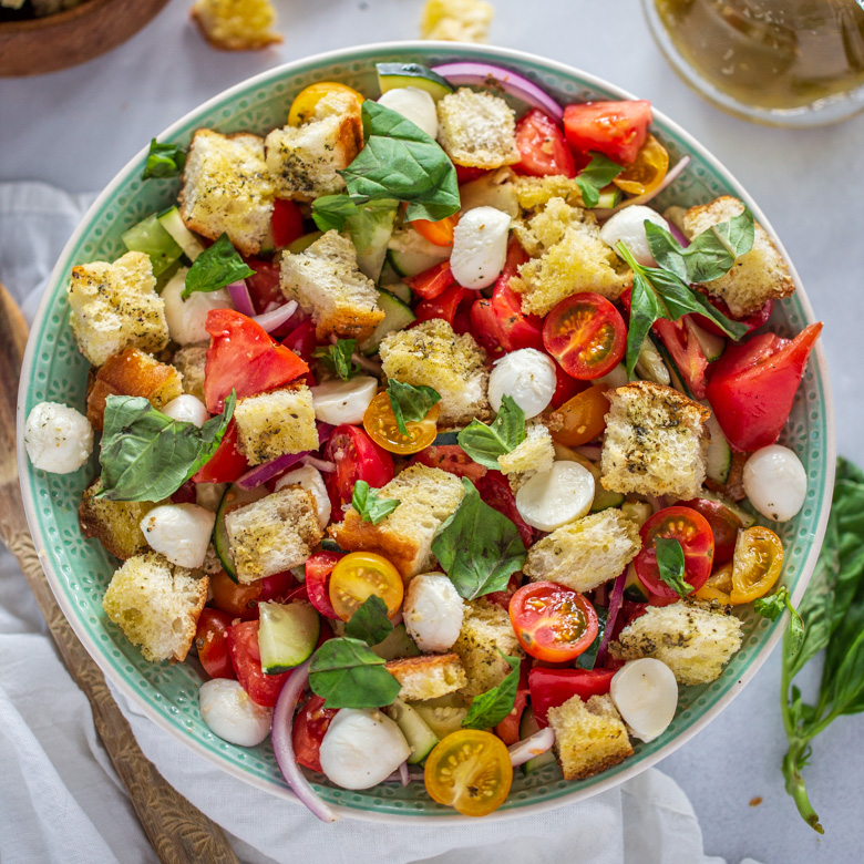 Summer Panzanella Salad with Garlic Butter Croutons - Strawberry ...